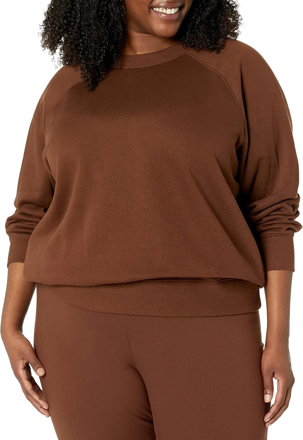 Amazon Essentials Women's Relaxed-Fit Crewneck Pullover Long-Sleeve Sweatshirt (Available in Plus Size)