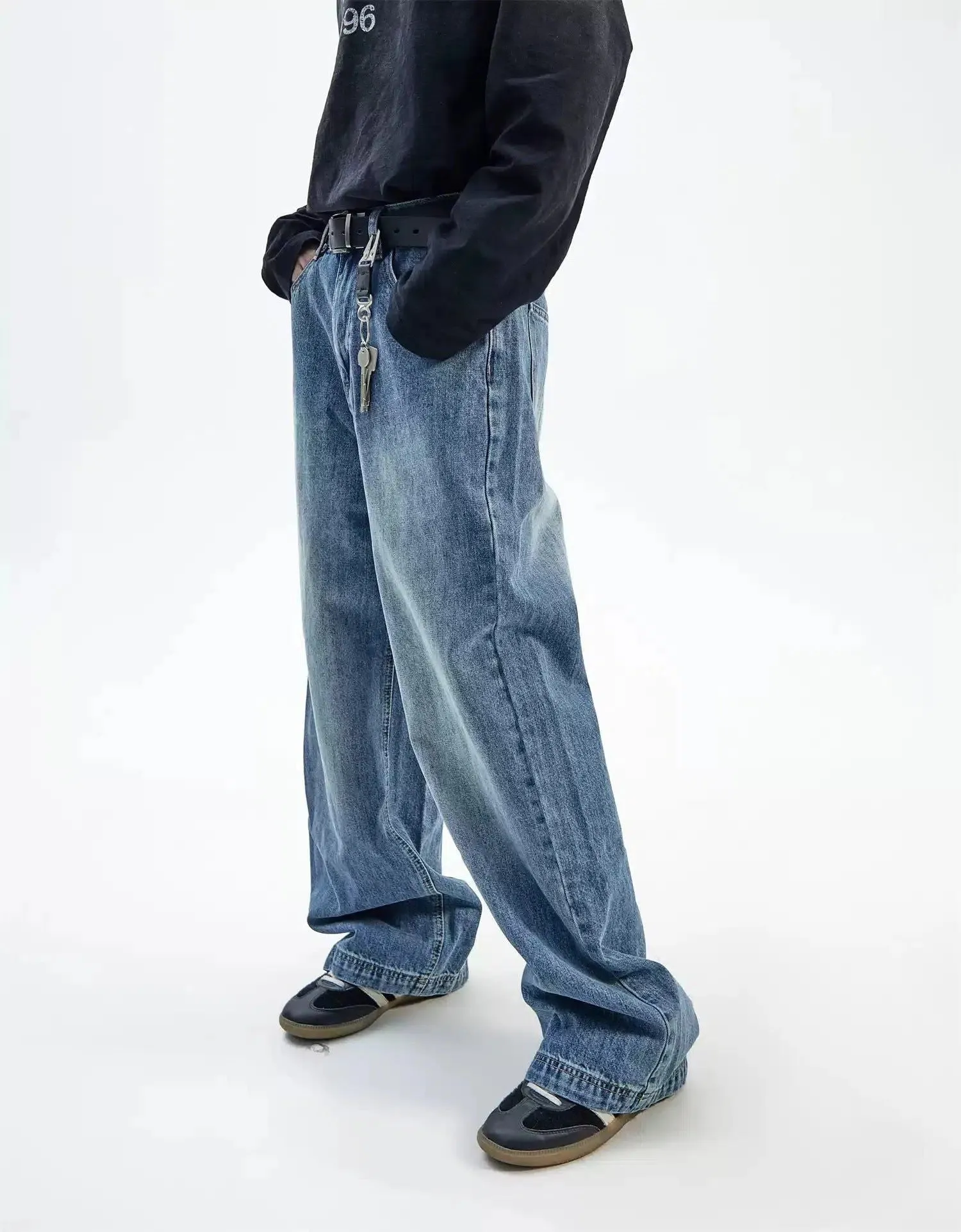 Classic Fade Wide Fit Jeans