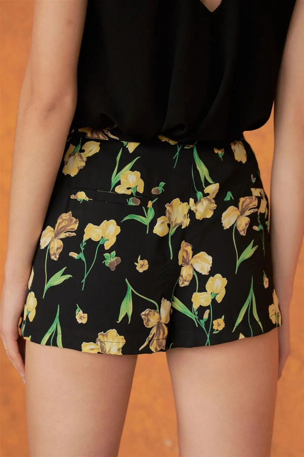 Iris Black & Yellow Floral Print Pocketed High Waist Pleated Mini Shorts /2-1-2-1