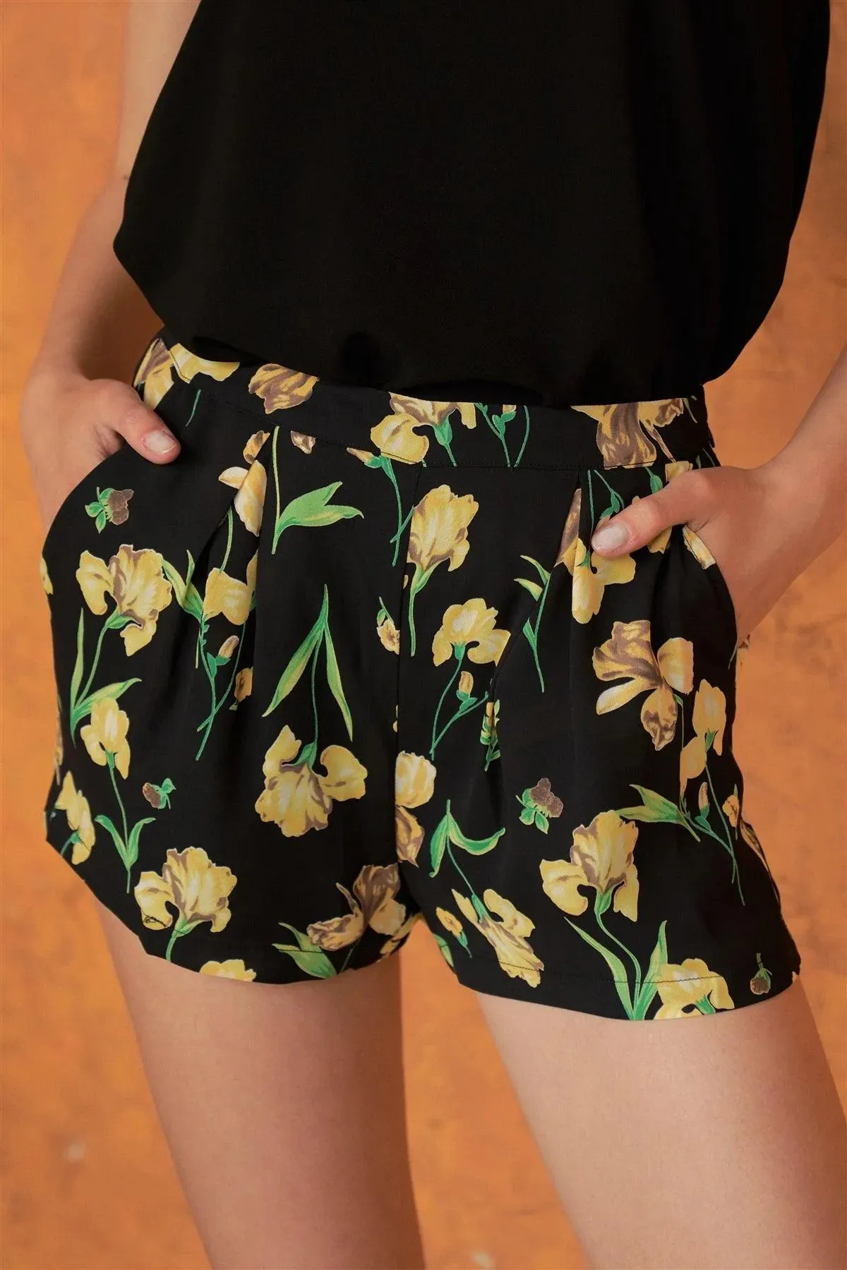 Iris Black & Yellow Floral Print Pocketed High Waist Pleated Mini Shorts /2-1-2-1