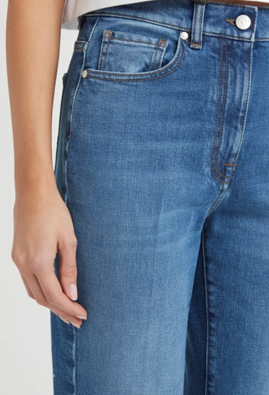Mid Denim Classic Fit Tapered Jean