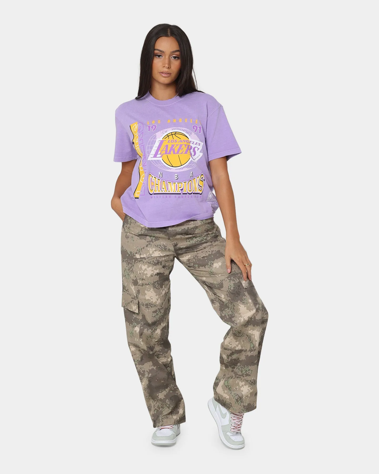 Mitchell & Ness Women's Los Angeles Lakers Vintage '91 Finals T-Shirt Faded Purple